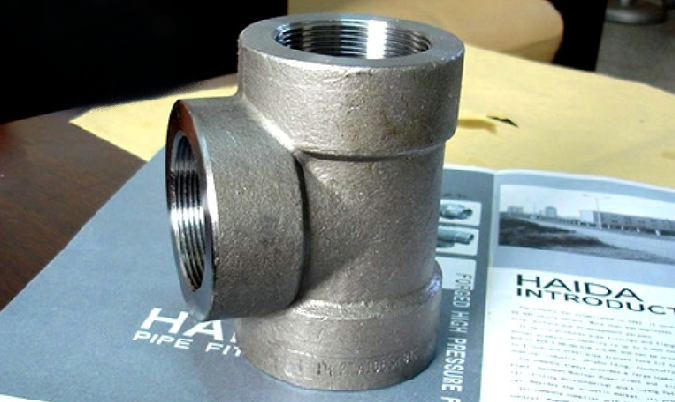 Цельнокованый тройник THRD 6000LB ASTM A234 WPB ANSI ASME B16.11 Цельнокованый тройник THRD 6000LB ASTM A234 WPB ANSI ASME B16.11